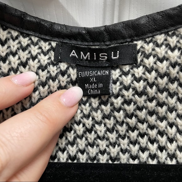 Striped sweater - Picture 2 of 3